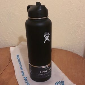 NWT Black Hydroflask 40 oz Wide Mouth w/ Straw Lid